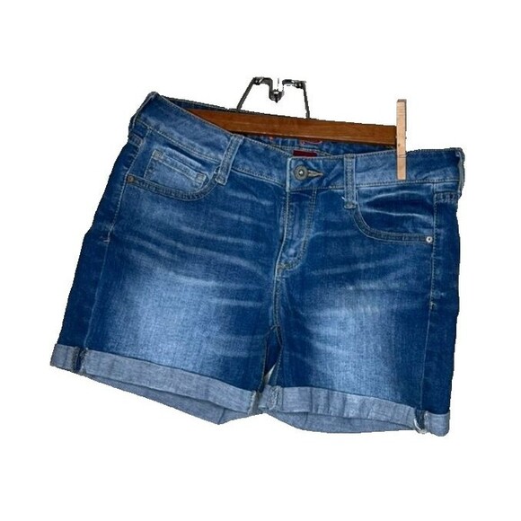 Arizona Jean Co Junior's Shorts Medium Wash Denim Low Rise Cuffed Size 5 - Picture 1 of 8